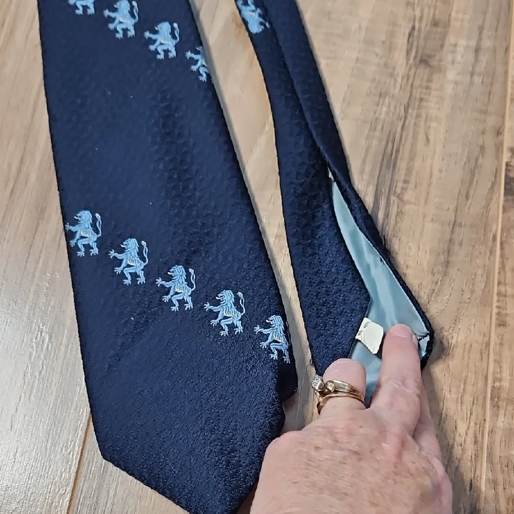 Resilio Piggs & Parsons Vintage Navy Blue Lion Patterned Men's Tie